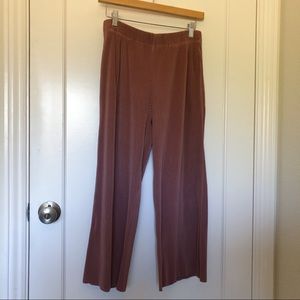 Dusty Pink Uniqlo Wide-Leg Cropped Pleated Pants